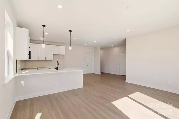 6 Colonial AVE, Granite Falls, NC 28630