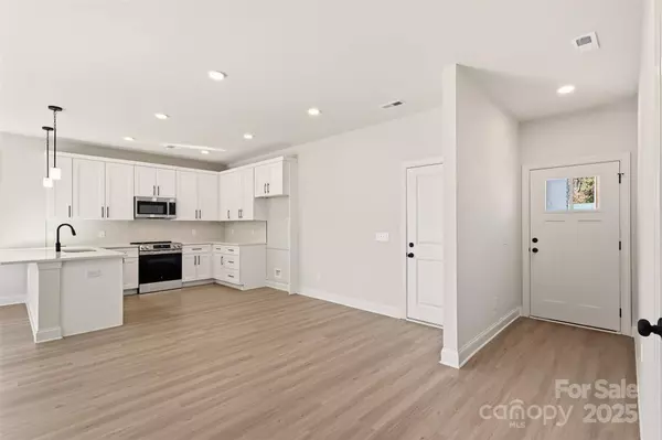 6 Colonial AVE, Granite Falls, NC 28630