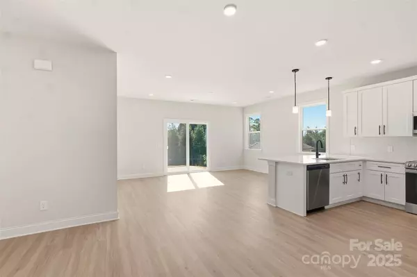 8 Colonial AVE, Granite Falls, NC 28630