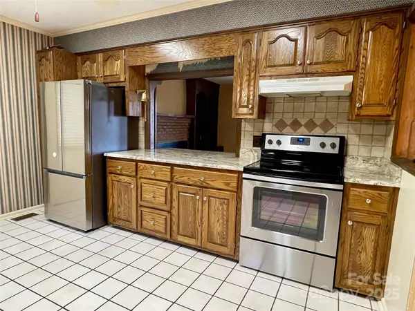 5232 Wolfe RD, Hickory, NC 28601