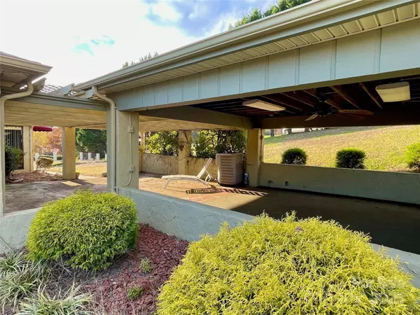 5232 Wolfe RD, Hickory, NC 28601