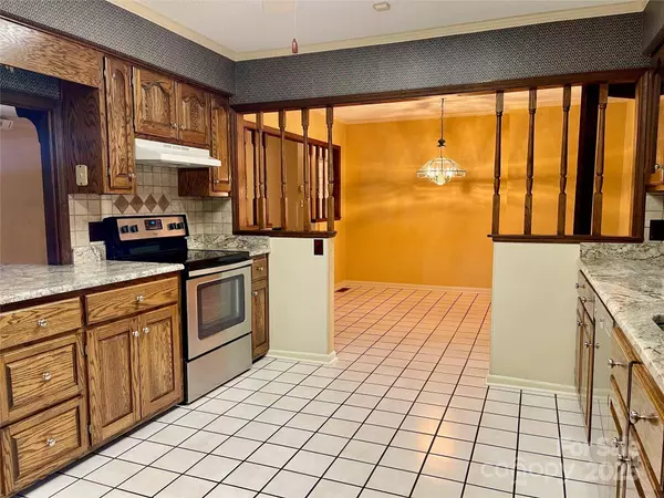 5232 Wolfe RD, Hickory, NC 28601