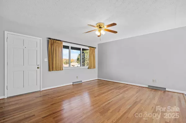 1515 Fairway Acres RD, Lenoir, NC 28645