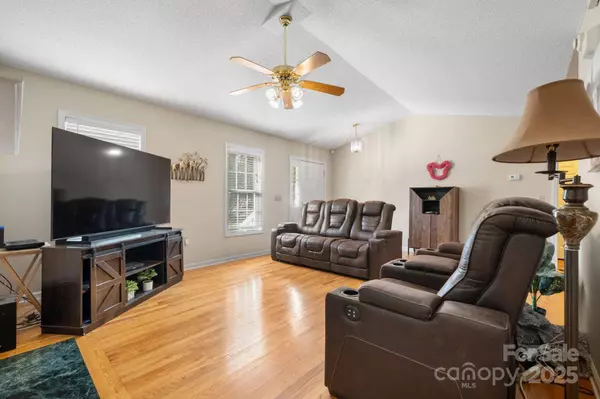 815 Catawba Valley BLVD SE, Hickory, NC 28602