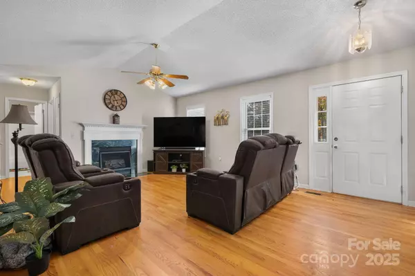 815 Catawba Valley BLVD SE, Hickory, NC 28602