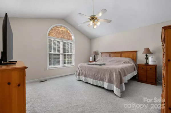 815 Catawba Valley BLVD SE, Hickory, NC 28602