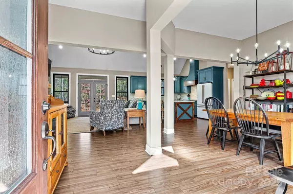 1394 Scenic LN, Granite Falls, NC 28630