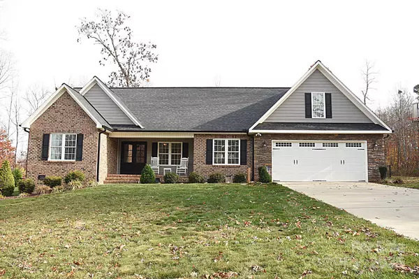 2124 Layton LN, Newton, NC 28658