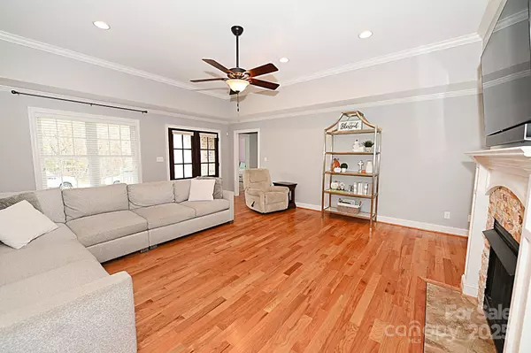 2124 Layton LN, Newton, NC 28658