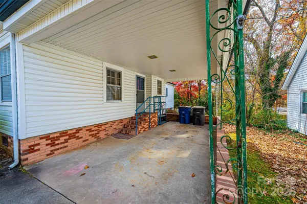 538 Salisbury RD, Statesville, NC 28677