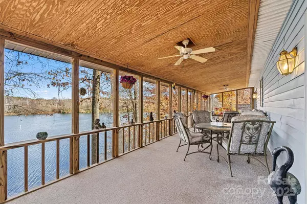 6072 Lookout Heights DR, Claremont, NC 28610