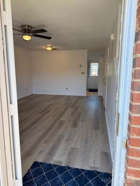 1092 22nd ST NE #105, Hickory, NC 28601