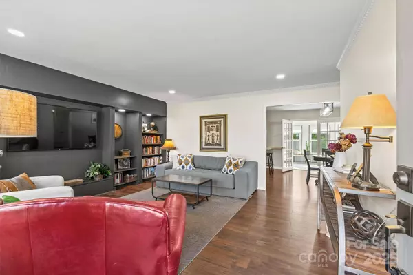 5645 Sandhurst RD, Hickory, NC 28602