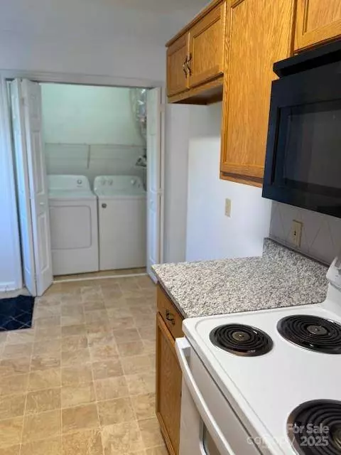 1092 22nd ST NE #105, Hickory, NC 28601