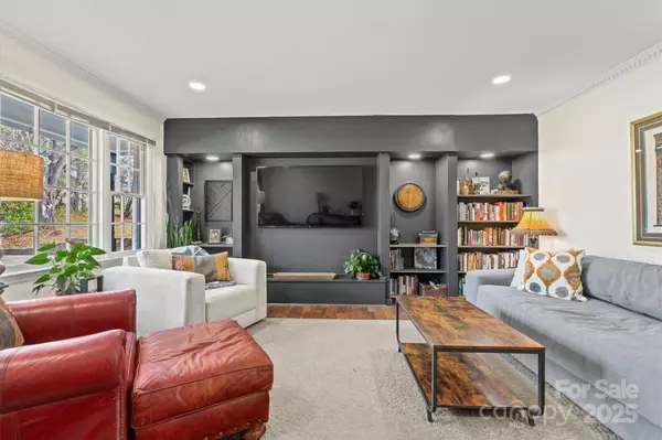 5645 Sandhurst RD, Hickory, NC 28602