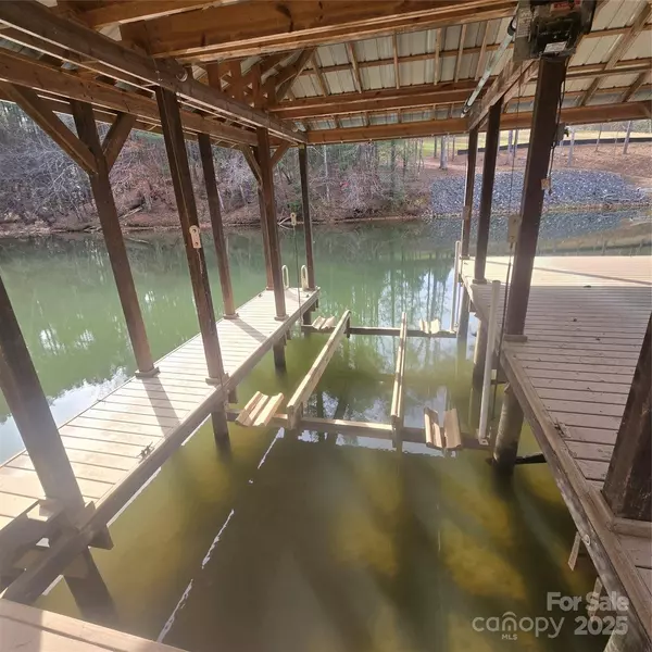 1096 Lake Vista DR NE, Valdese, NC 28690