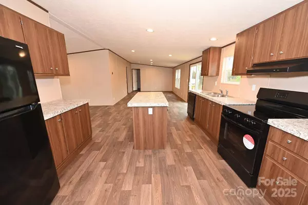 3325 37th AVE NE, Hickory, NC 28601