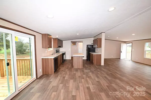 3325 37th AVE NE, Hickory, NC 28601