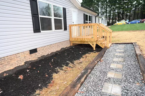 3325 37th AVE NE, Hickory, NC 28601