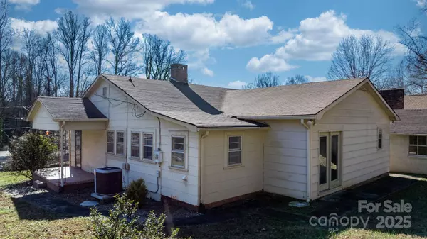 1606 Poplar ST NW, Lenoir, NC 28645