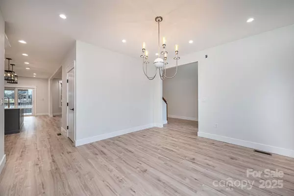 1328 33rd Avenue DR NE, Hickory, NC 28601