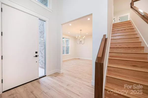 1328 33rd Avenue DR NE, Hickory, NC 28601