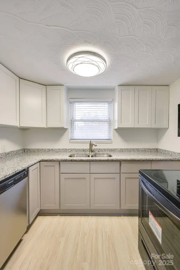 1510 1st Street PL SE, Hickory, NC 28602