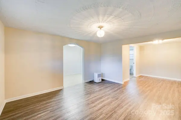 1510 1st Street PL SE, Hickory, NC 28602