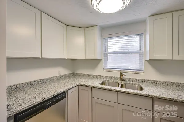 1510 1st Street PL SE, Hickory, NC 28602