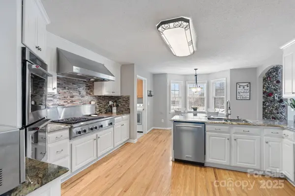 241 Taylor CIR, Granite Falls, NC 28630