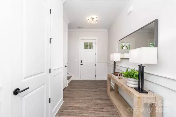 3884 12th ST NE, Hickory, NC 28601