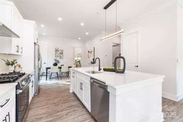 3884 12th ST NE, Hickory, NC 28601