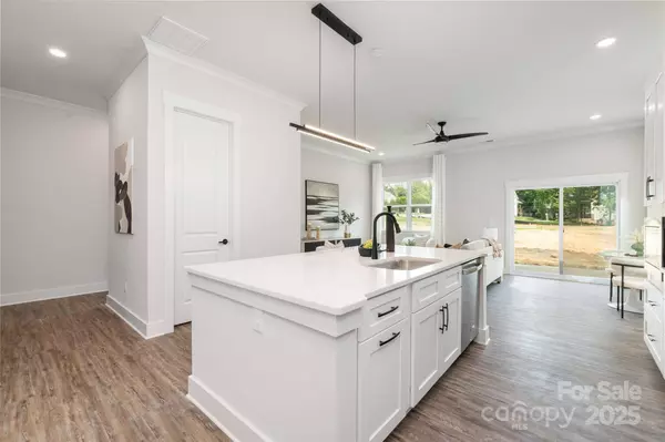 3884 12th ST NE, Hickory, NC 28601