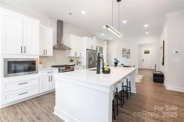 3884 12th ST NE, Hickory, NC 28601