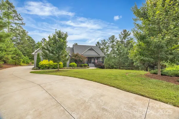 5751 Windward LN, Granite Falls, NC 28630