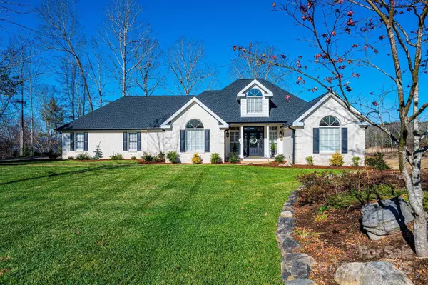 456 N Shore DR, Hickory, NC 28601