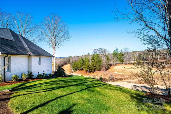 456 N Shore DR, Hickory, NC 28601