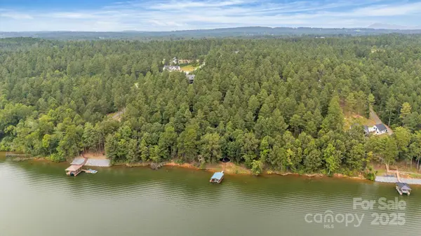 5751 Windward LN, Granite Falls, NC 28630