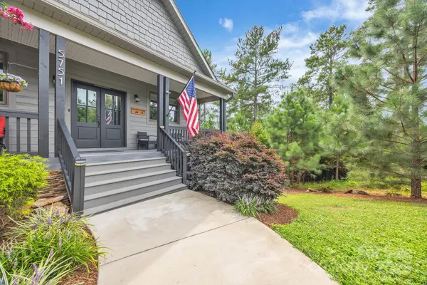 5751 Windward LN, Granite Falls, NC 28630