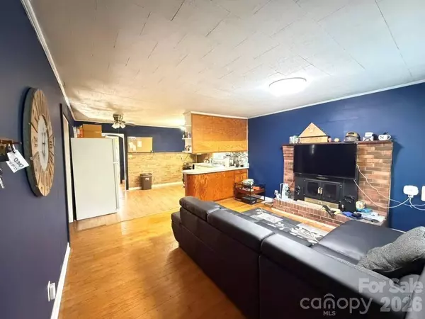 973 8th AVE NW, Hickory, NC 28601