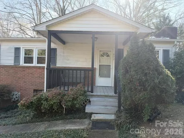 973 8th AVE NW, Hickory, NC 28601