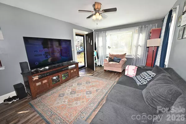 614 S Ashe AVE, Newton, NC 28658