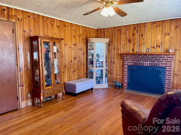 3988 Greenwood DR, Lenoir, NC 28645