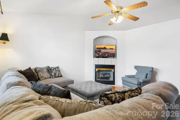 95 Chesterfield DR, Taylorsville, NC 28681