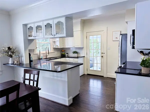 26 6TH AVE NW, Hickory, NC 28601