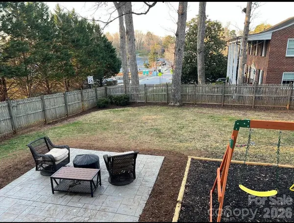 26 6TH AVE NW, Hickory, NC 28601