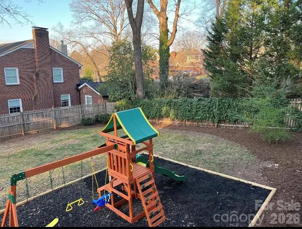 26 6TH AVE NW, Hickory, NC 28601