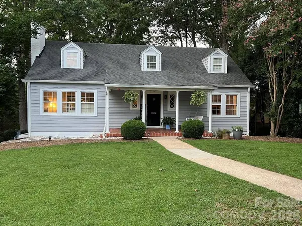 26 6TH AVE NW, Hickory, NC 28601