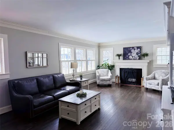 26 6TH AVE NW, Hickory, NC 28601