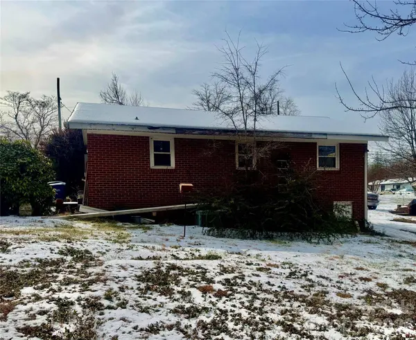 130 31st AVE NW, Hickory, NC 28601